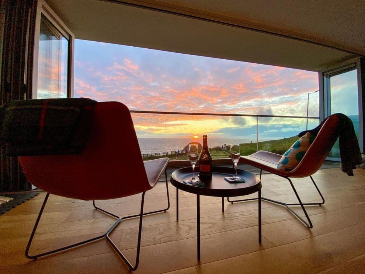Sunset Waves Sea View Apartment Featuring Panoramic Views & Parking New Quay Εξωτερικό φωτογραφία