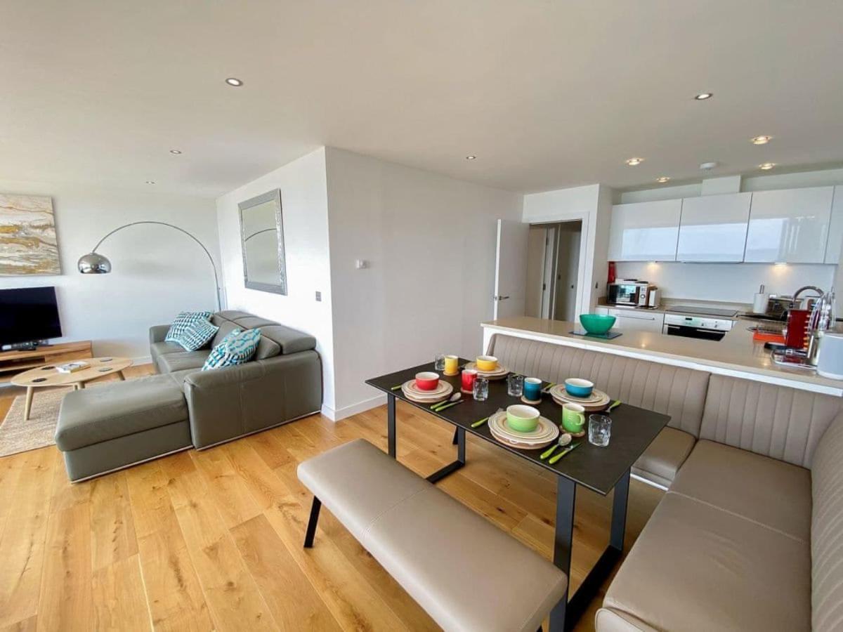 Sunset Waves Sea View Apartment Featuring Panoramic Views & Parking New Quay Εξωτερικό φωτογραφία