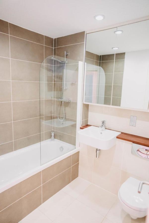 Sunset Waves Sea View Apartment Featuring Panoramic Views & Parking New Quay Εξωτερικό φωτογραφία