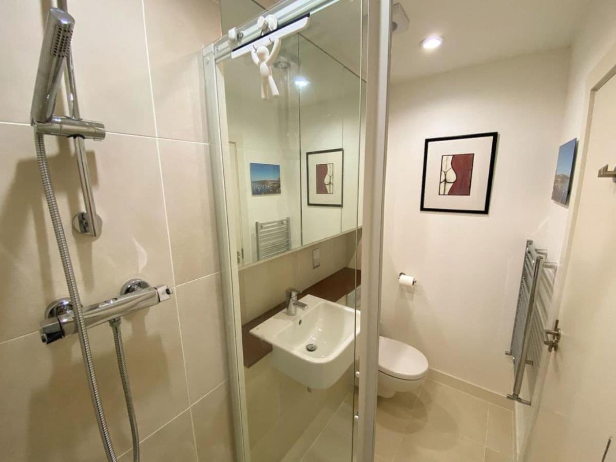 Sunset Waves Sea View Apartment Featuring Panoramic Views & Parking New Quay Εξωτερικό φωτογραφία